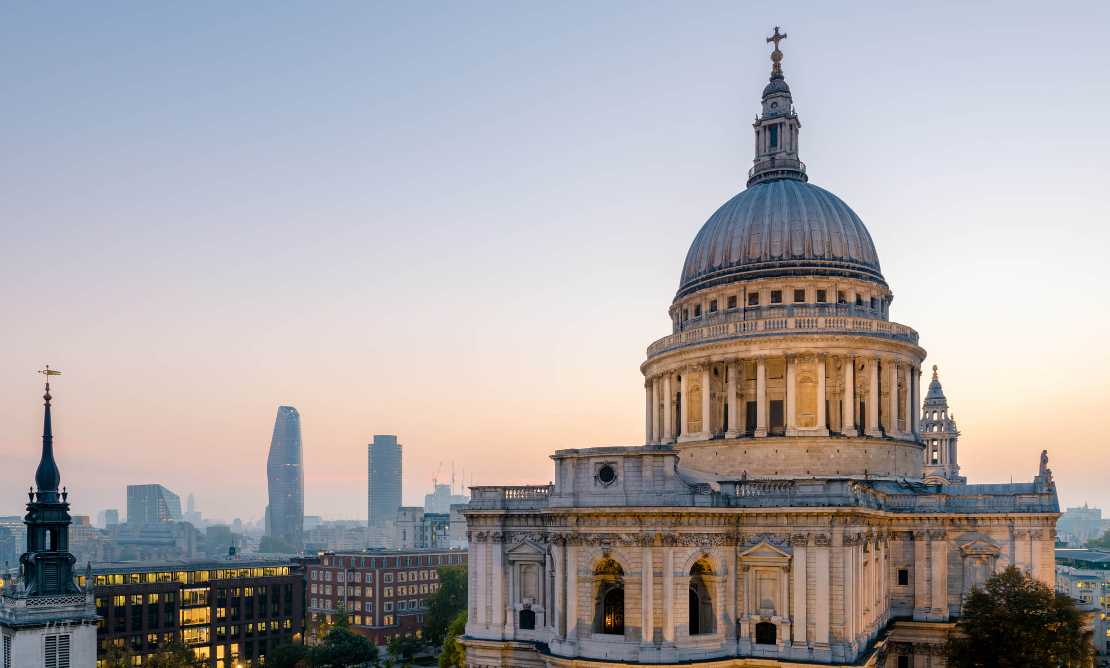 St Paul&#039;s Cathedral at dusk, the 300-year-old church that somehow still slots perfectly into 21st century London.