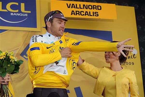 Rinaldo Nocentini (AG2R La Mondiale) dons his new yellow jersey.