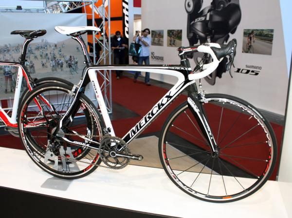Eddy Merckx has redesigned the EMX-5 for 2011, adding features also included on the new EMX-7 flagship.
