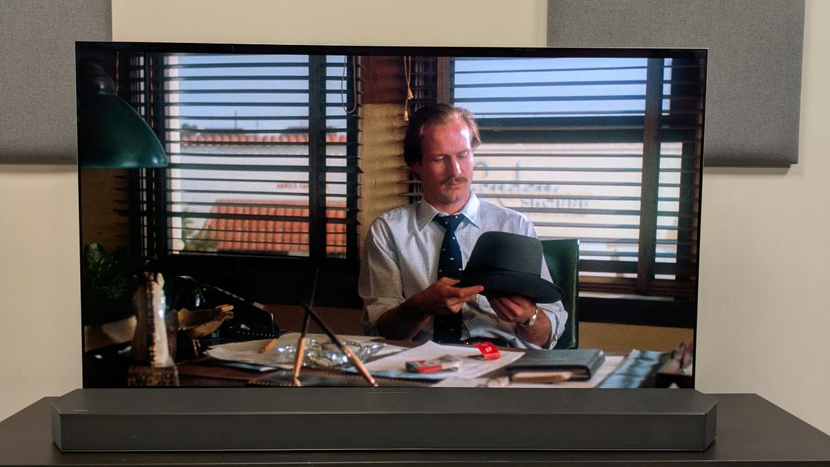 Body Heat 4K Blu-ray on lG G5 showing Ned at his desk with a hat in his hands