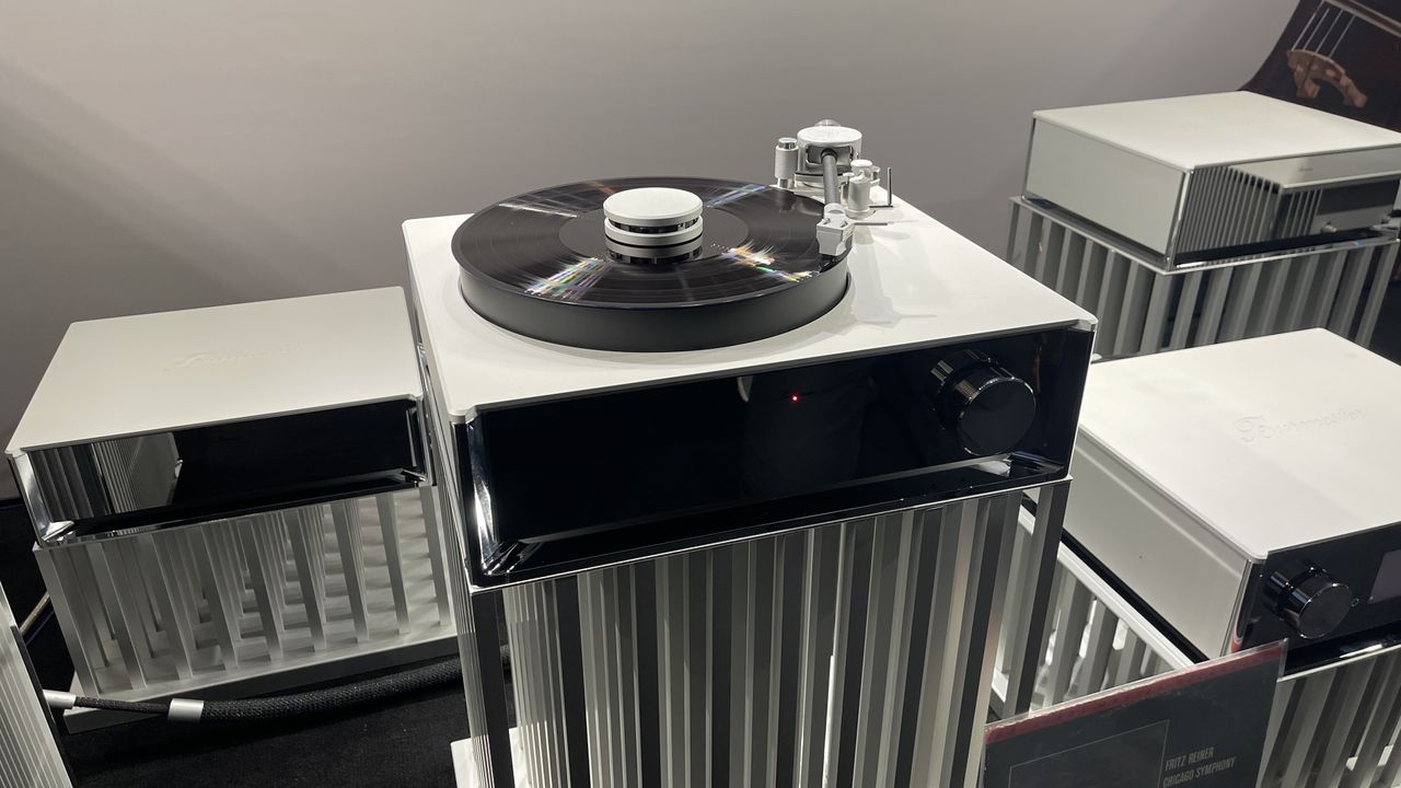 Burmester 257 record player