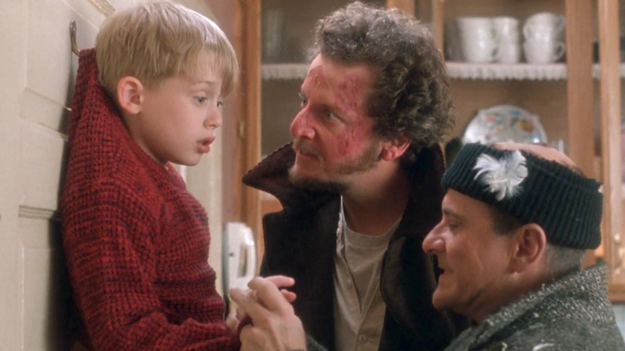The Story Behind Joe Pesci Accidentally Biting Macaulay Culkin While Filming Home Alone And Scaring Him | Cinemablend