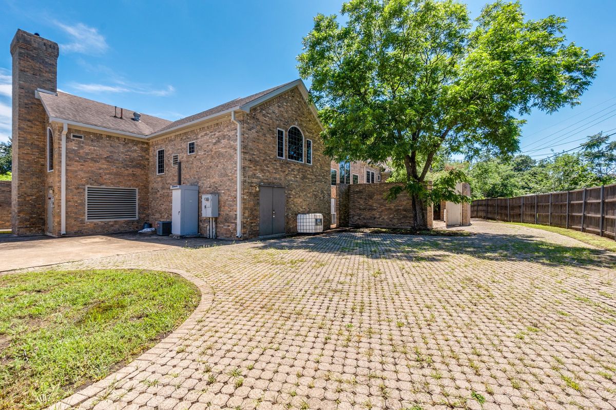 Data center house on Zillow