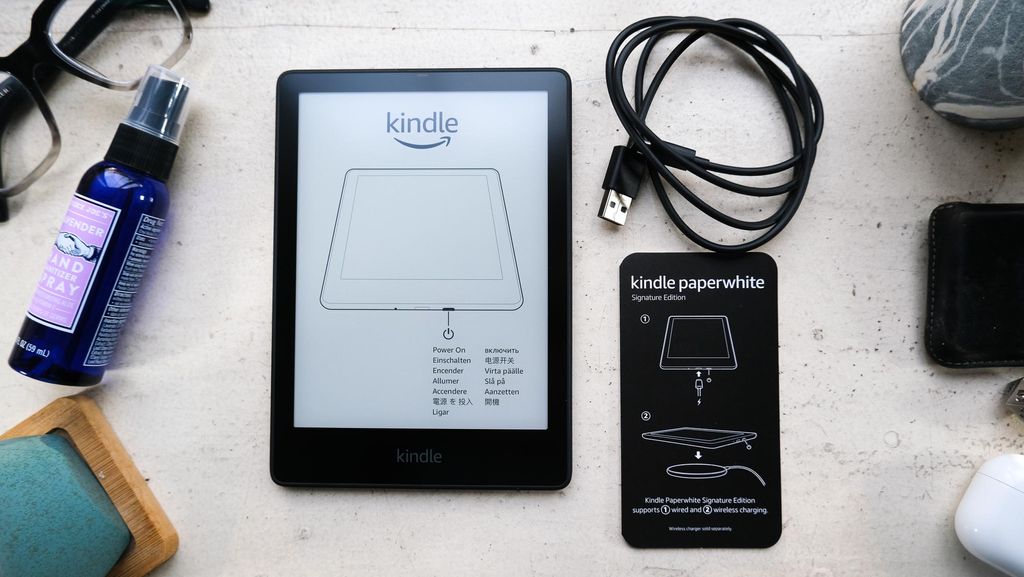 Amazon Kindle Paperwhite Signature Editon Review: What Does $50 More ...