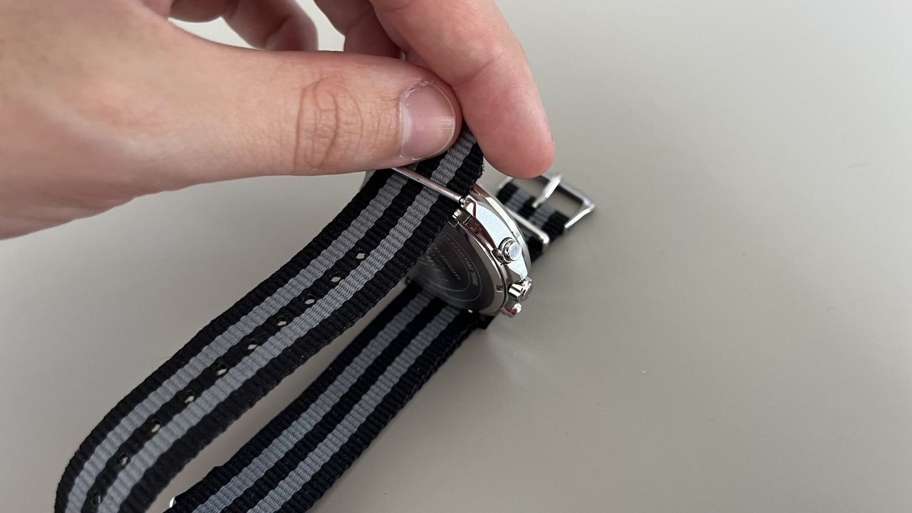 Changing the watch strap on a Casio Edifice