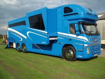 WHITTINGHAM 6 stall 26 ton Volvo FM9 luxury horsebox with slide out side sleeps 6, beautiful immacul