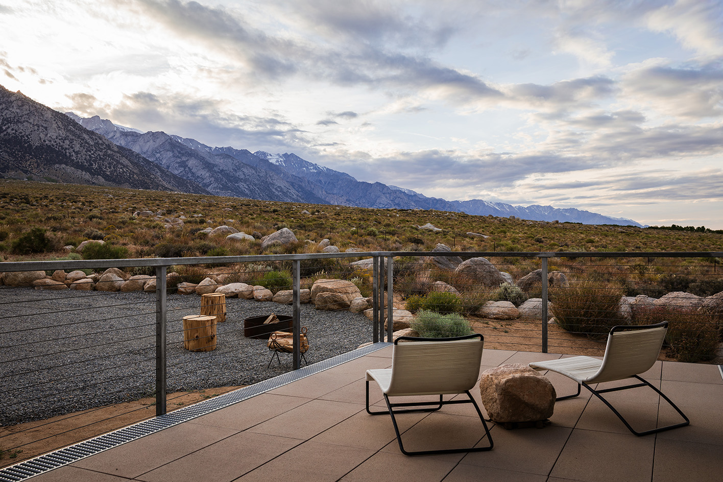 views of Linda Taalman house, a modernist prefab house in the california desert