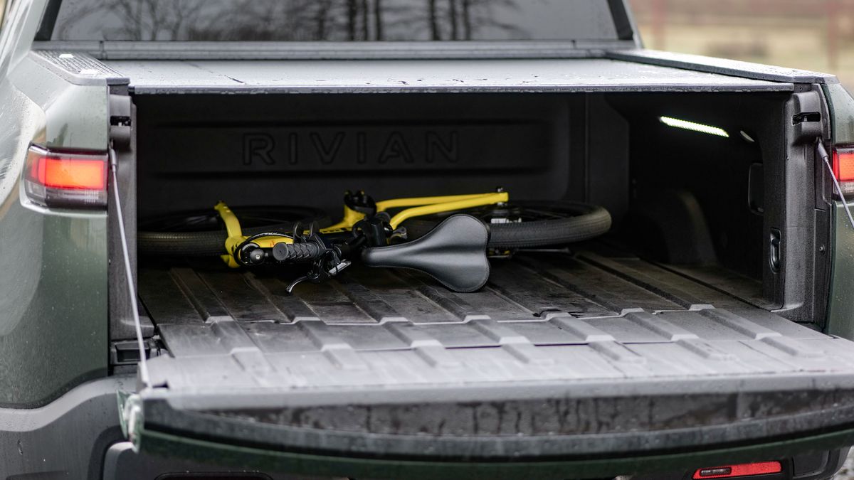 2025 Rivian R1T Tri.
