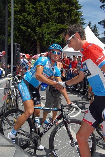 Gerald Ciolek (Team Milram) greets Luxembourg champion Frank Schleck (Team Saxo Bank).