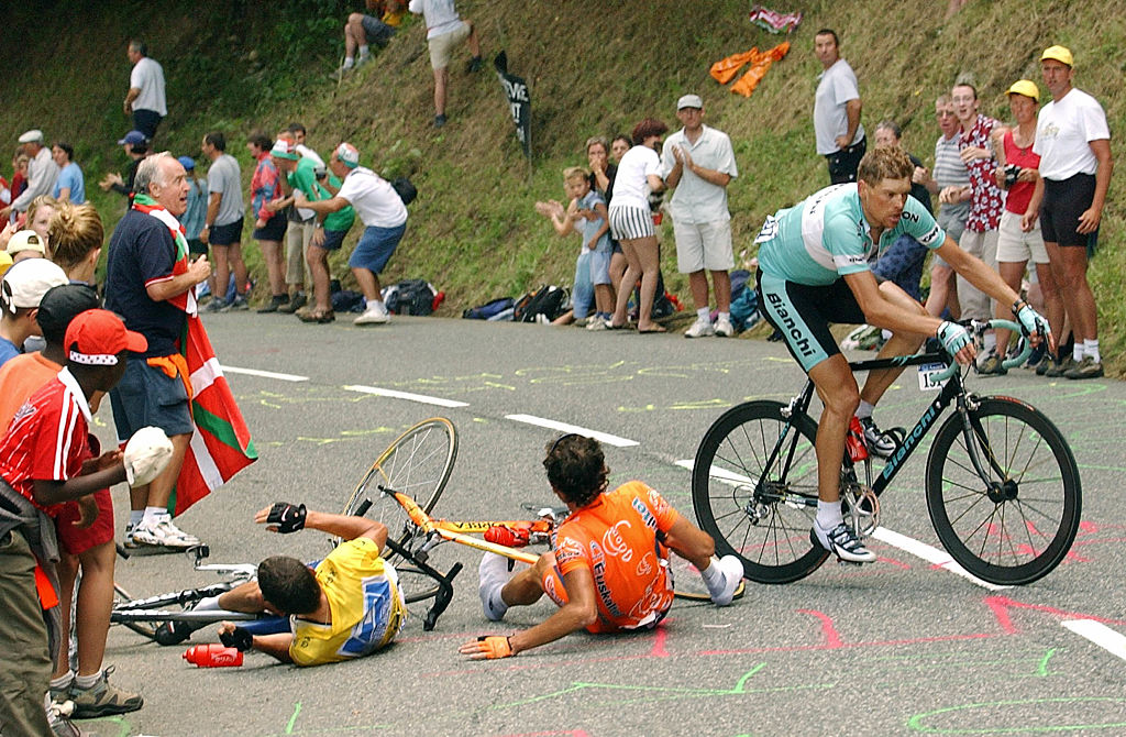 Lance Armstrong Iban Mayo crash on Luz Ardiden in 2003 Tour de France