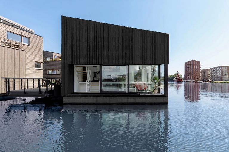 Explore a modern floating home in Amsterdam Livingetc