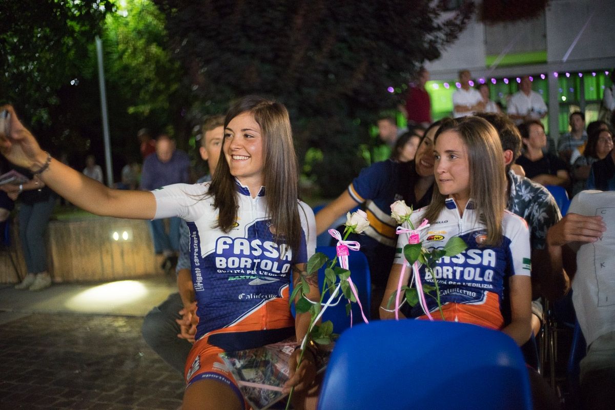 The Top Girls Fassa Bortolo team look relaxed ahead of the presentation