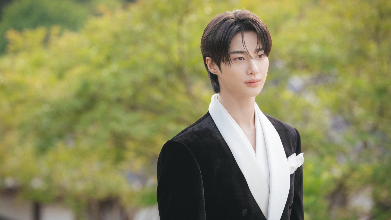 Byeon Woo-seok as Crown Prince I-an in 'Perfect Crown'