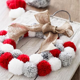 christmas pompom wreath in wool