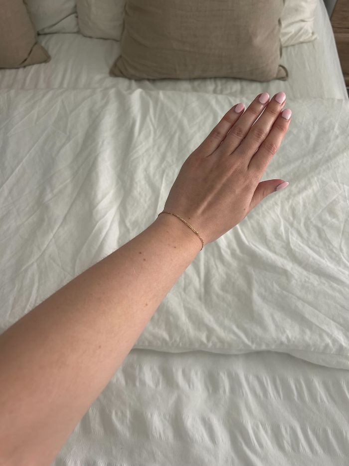 A picture of junior beauty editor, Grace Lindsay, before and after testing an express fake tan