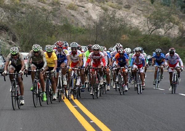 The Boyaca Orgullo De America team stretches the peloton.