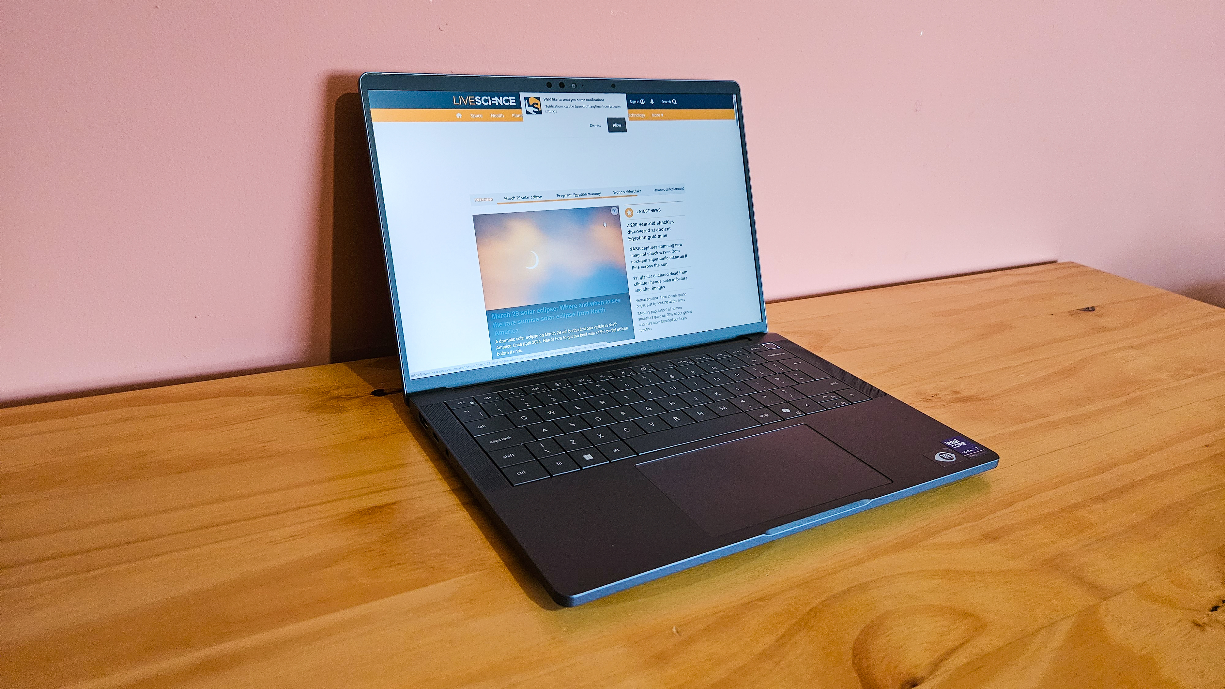 LS-Dell Pro 13 Premium: laptop open screen display