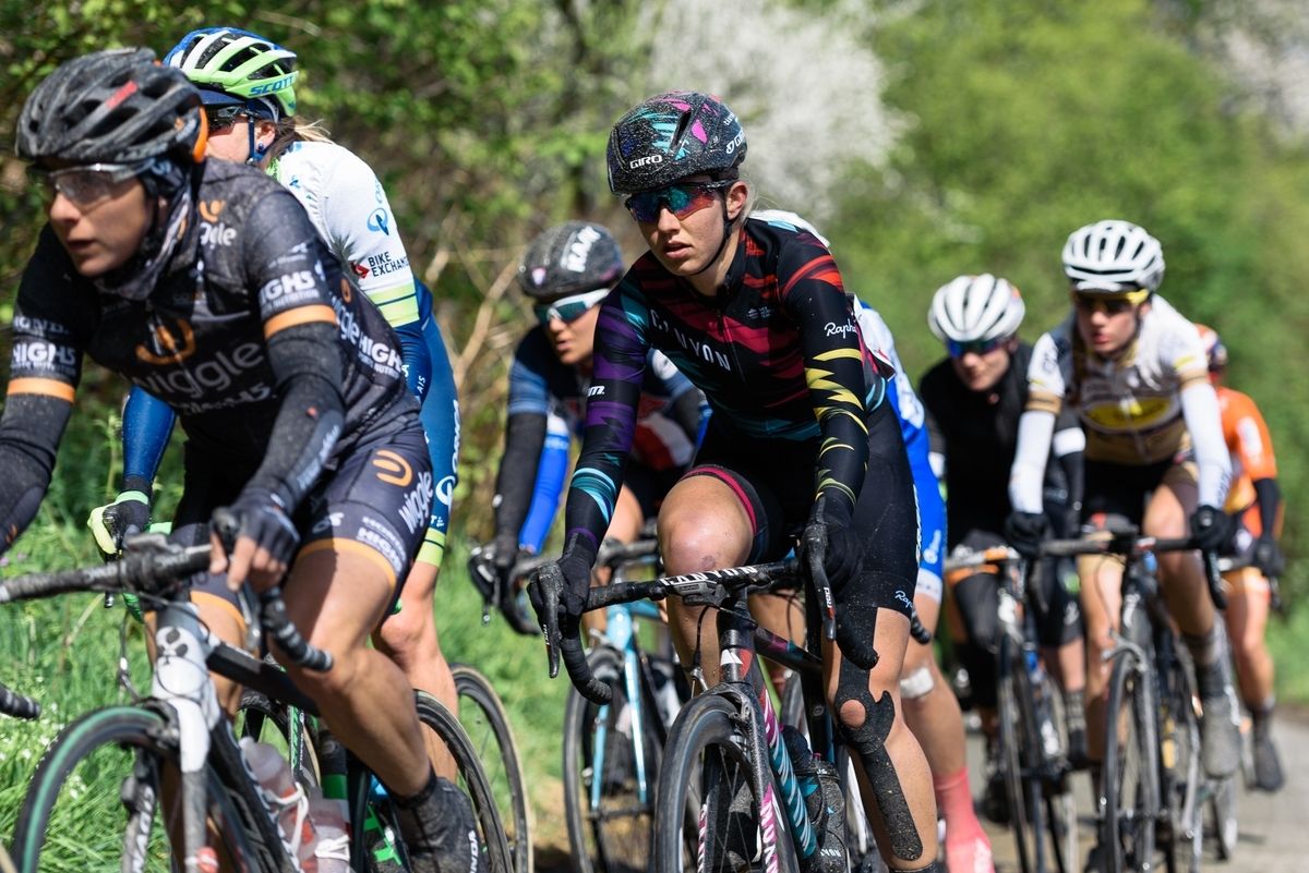 Alexis Ryan (Canyon-SRAM) in the bunch