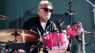 Roger Taylor performs at CalJam 2018 on Taylor Hawkins' pink Gretsch drum kit