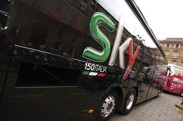Team Sky re-painted their motorhome in Italian colors