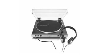 A product shot of the Audio Technica AT-LP60XBT