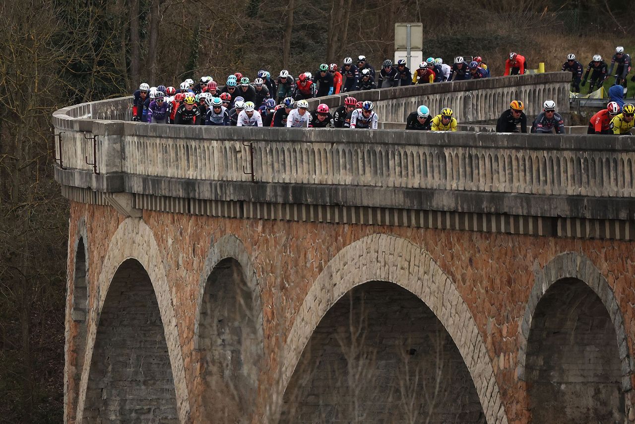 Early views of the peloton on stage 5 of Paris-Nice
