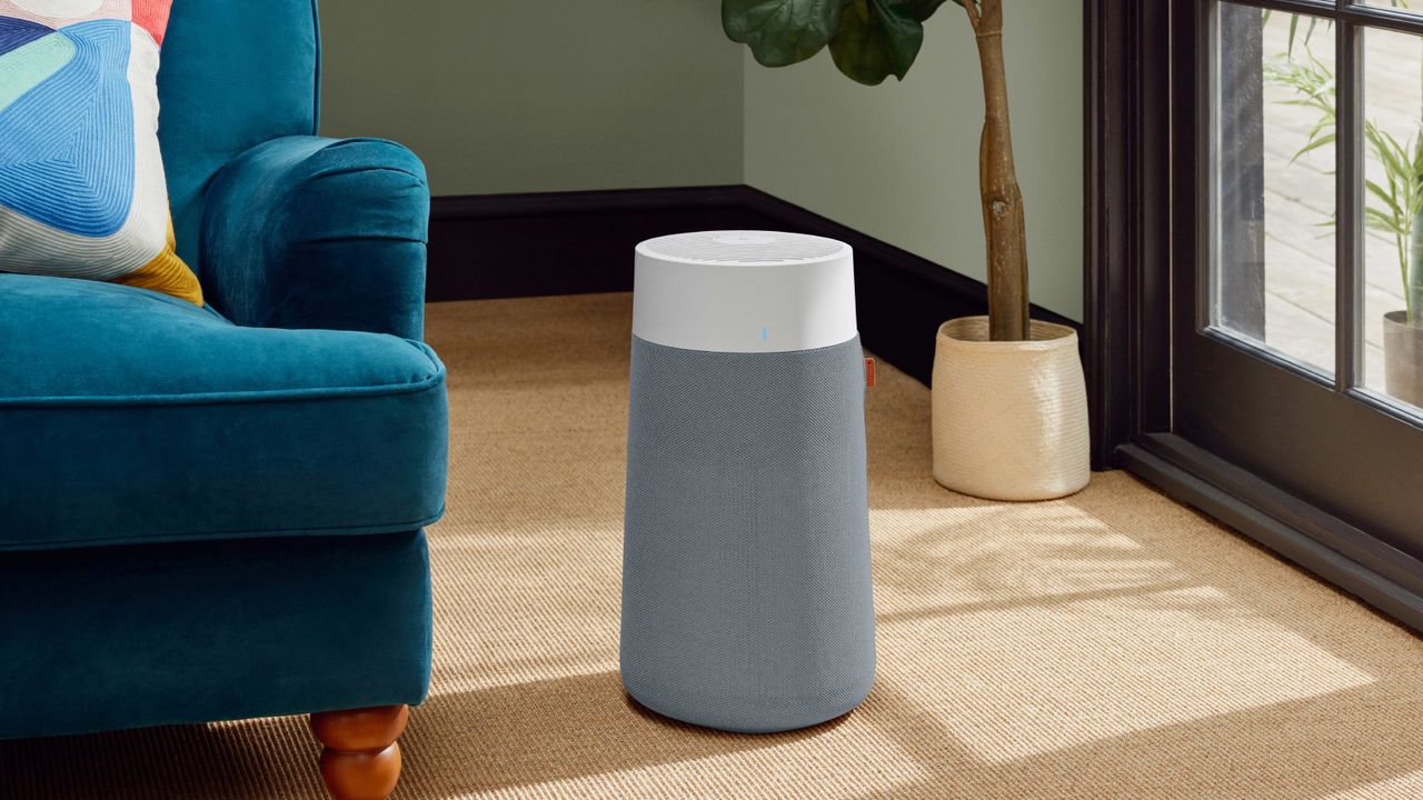 Blue 3250i Blueair air purifier in living room next to teal sofa