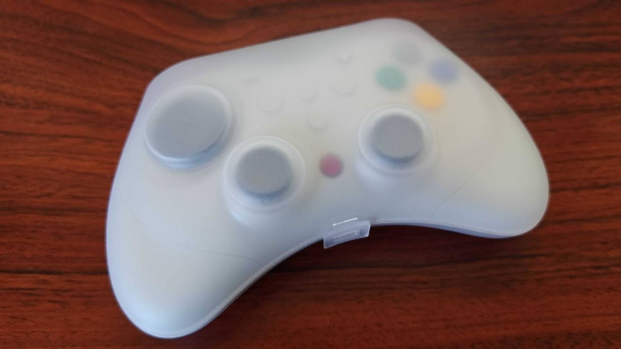 Gulikit Elves 2 Pro in plastic case.