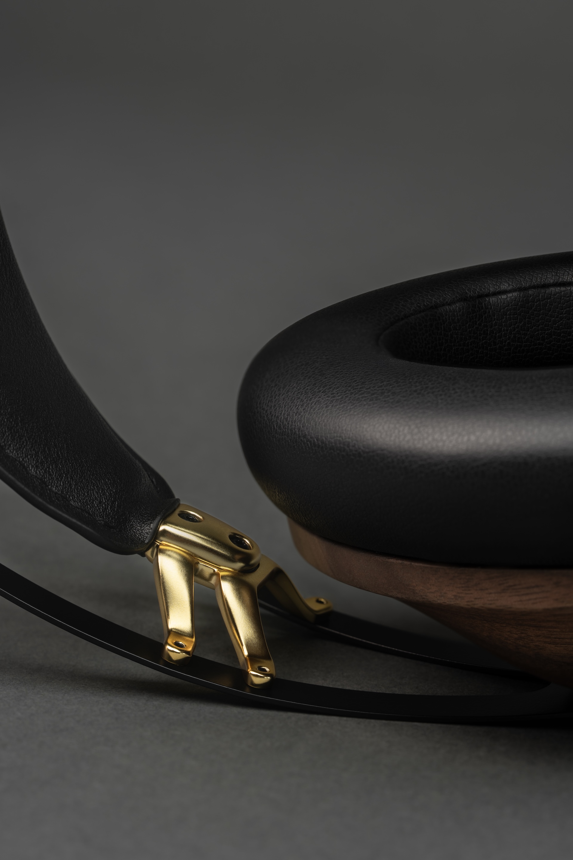 Meze Audio 99 Classics (2nd Generation) from different angles