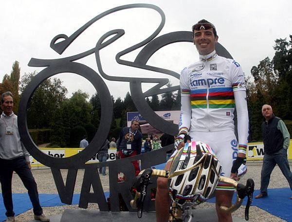 Alessandro Ballan (Lampre) poses for the fans
