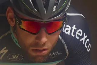 Mark Cavendish wearing Oakley Jawbreaker Sunglasses
