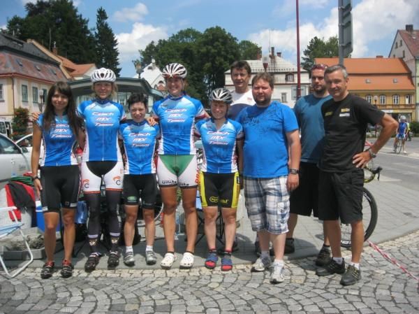 The Czech mixed team after a successful Kr&aacute;sn&aacute; L&iacute;pa.