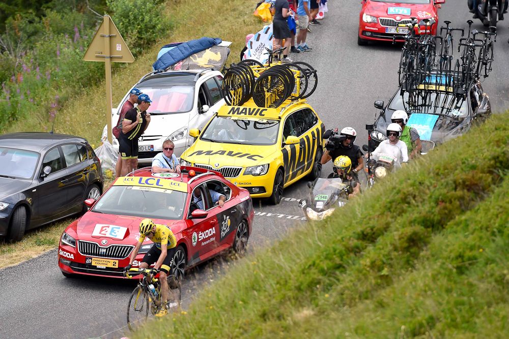Chris Froome restarts after dealing with a mechanical.
