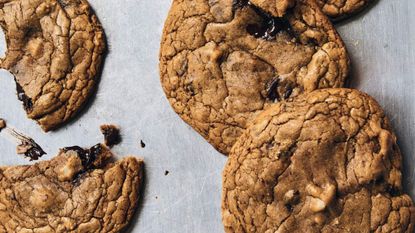 macadamia dark chocolate cookies