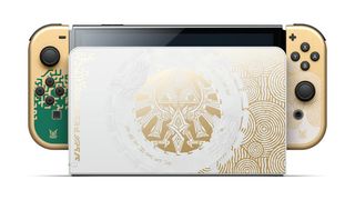 Nintendo Switch OLED Tears of the Kingdom Edition auf weißem Hintergrund