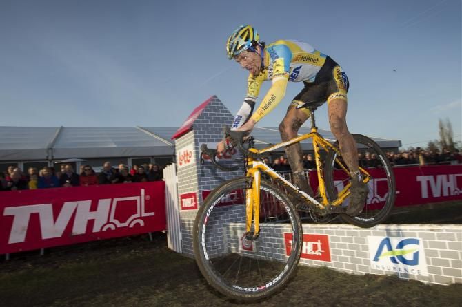 Tom Meeusen (Telenet-Fidea) bunny-hopping the barriers