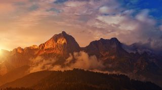 At sunrise and sunset you can photograph mountains bathed in soft light. Image: CC0 Creative Commons