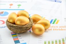 Global equity income fund, capital growth, financial concept