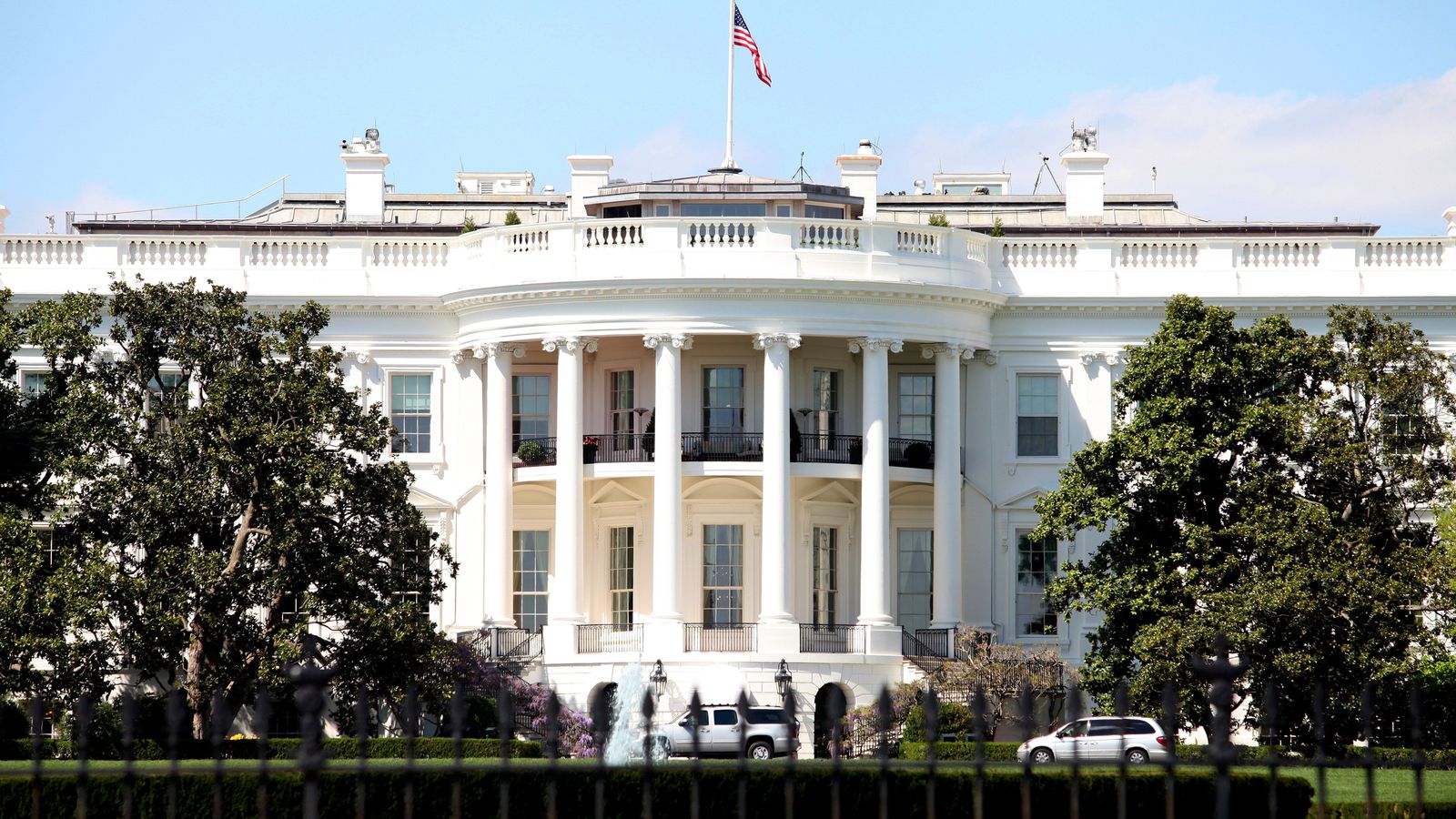 Can Donald Trump and Melania Trump Redecorate the White House Rules