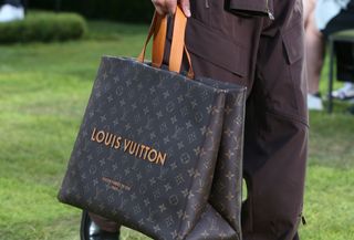 Model carrying Louis Vuitton's Shopper Tote MM.