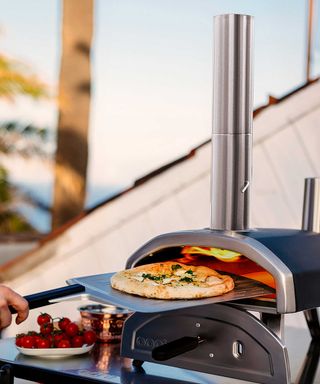 Ooni woodfired pizza oven
