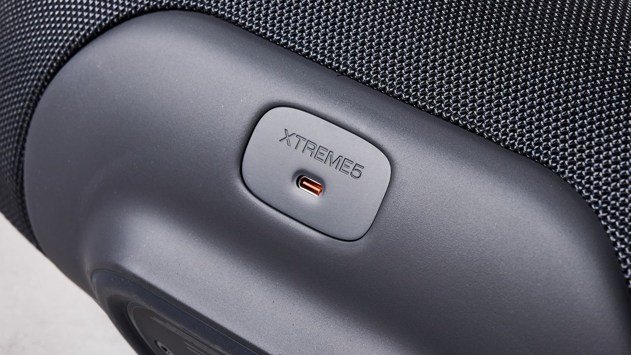 JBL Xtreme 5 USB-C port
