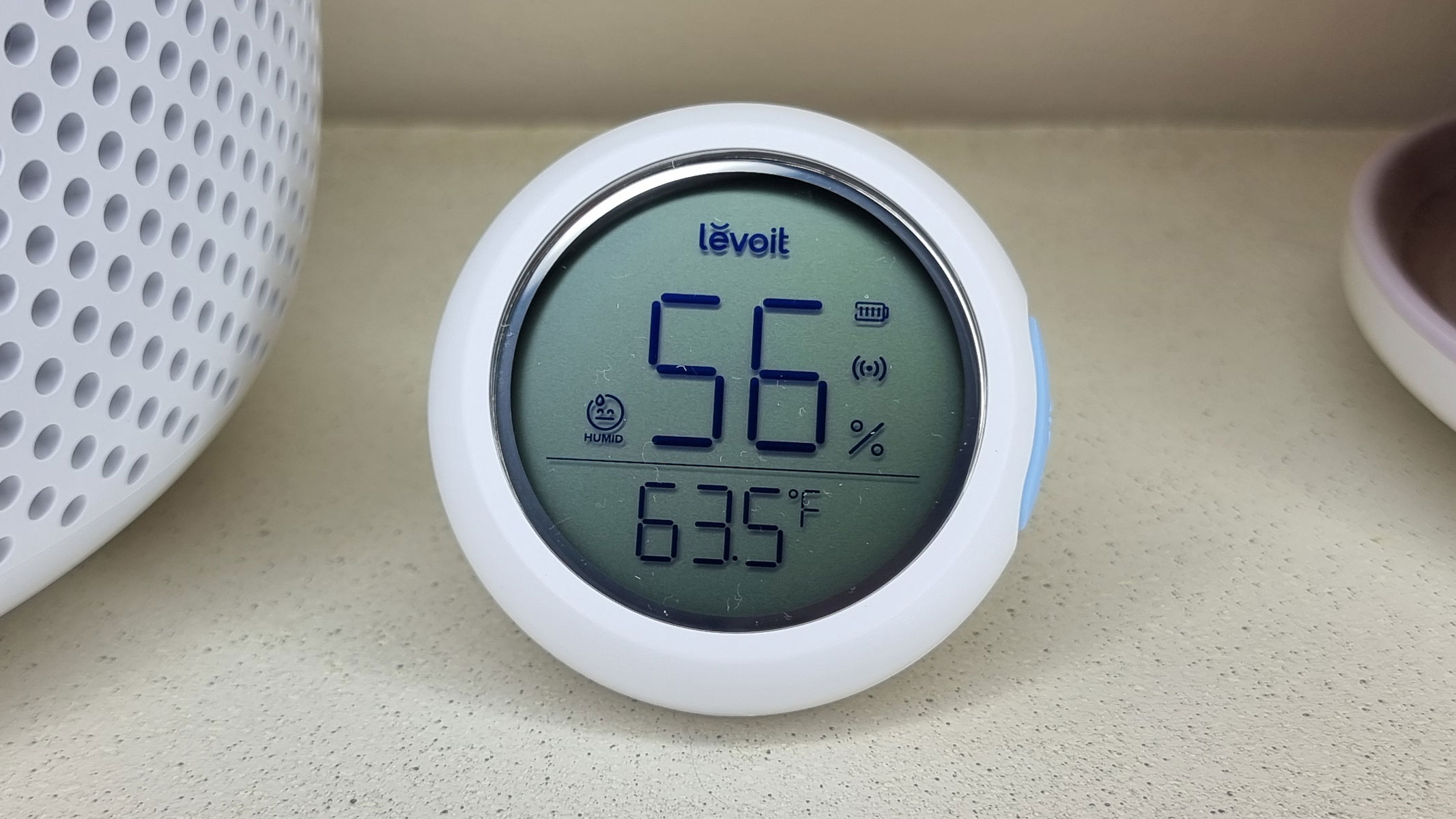 a close-up picture of the humidity meter provided with the Levoit Sprout Evaporative Humidifier