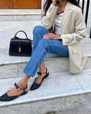 @symphonyofsilk wearing cropped ankle jeans with a blazer
