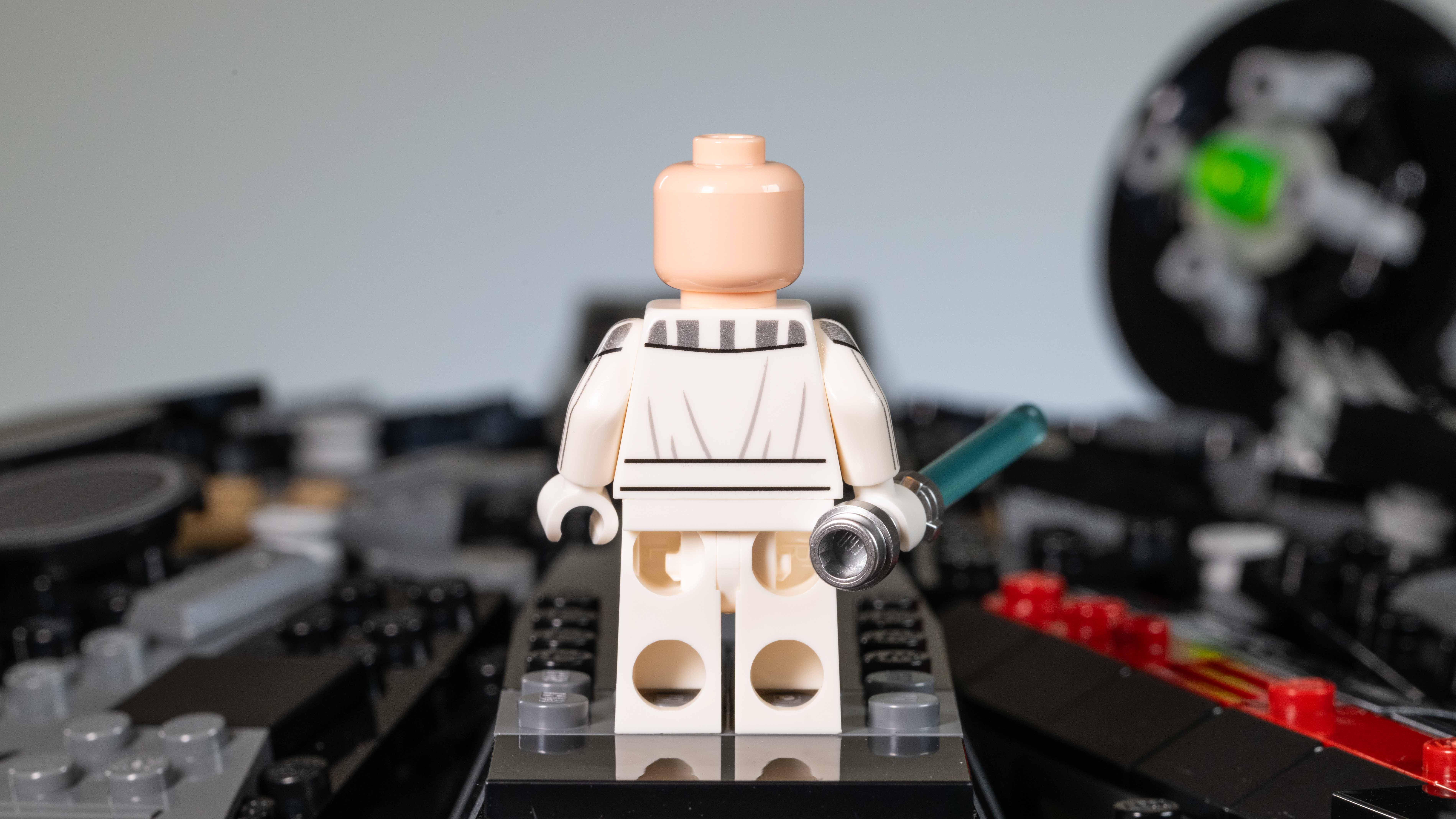 Lego Star Wars The Dark Falcon (75389) Jedi Vader (rear) 