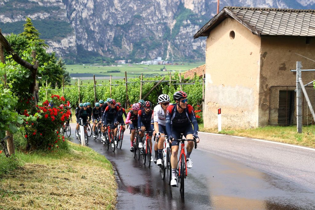 LAVARONE ITALY MAY 25 A general view of Richard Carapaz of Ecuador pink leader jersey Nicolas Jonathan Castroviejo of Spain Ben Swift of United Kingdom and Salvatore Puccio of Italy and Team INEOS Grenadiers lead the peloton during the 105th Giro dItalia 2022 Stage 17 a 168 km stage from Ponte di Legno to Lavarone 1161m Giro WorldTour on May 25 2022 in Lavarone Italy Photo by Michael SteeleGetty Images