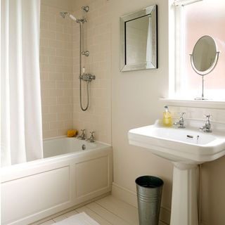 bathroom with wash basin and mirror