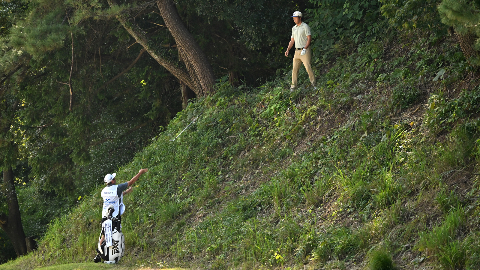 David Lipsky's caddie chucks him a club
