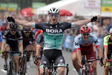Sam Bennett (Bora-Hansgrohe) wins
