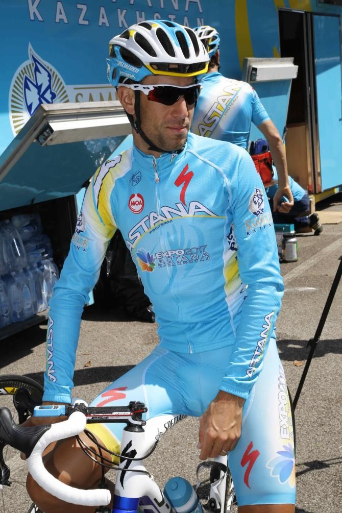 Nibali picked out a standard Astana kit for his rest day roll